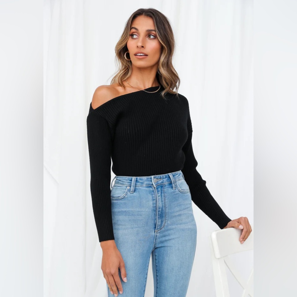 Hello Molly‎ Asymmetrical Neckline Sweater in Black, Size M
